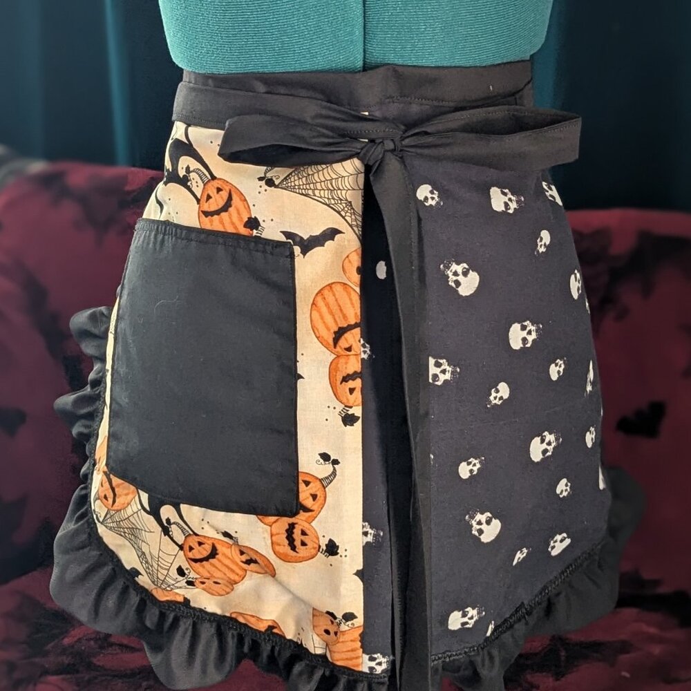 Retro Mini Half Apron - Pumpkin Skulls